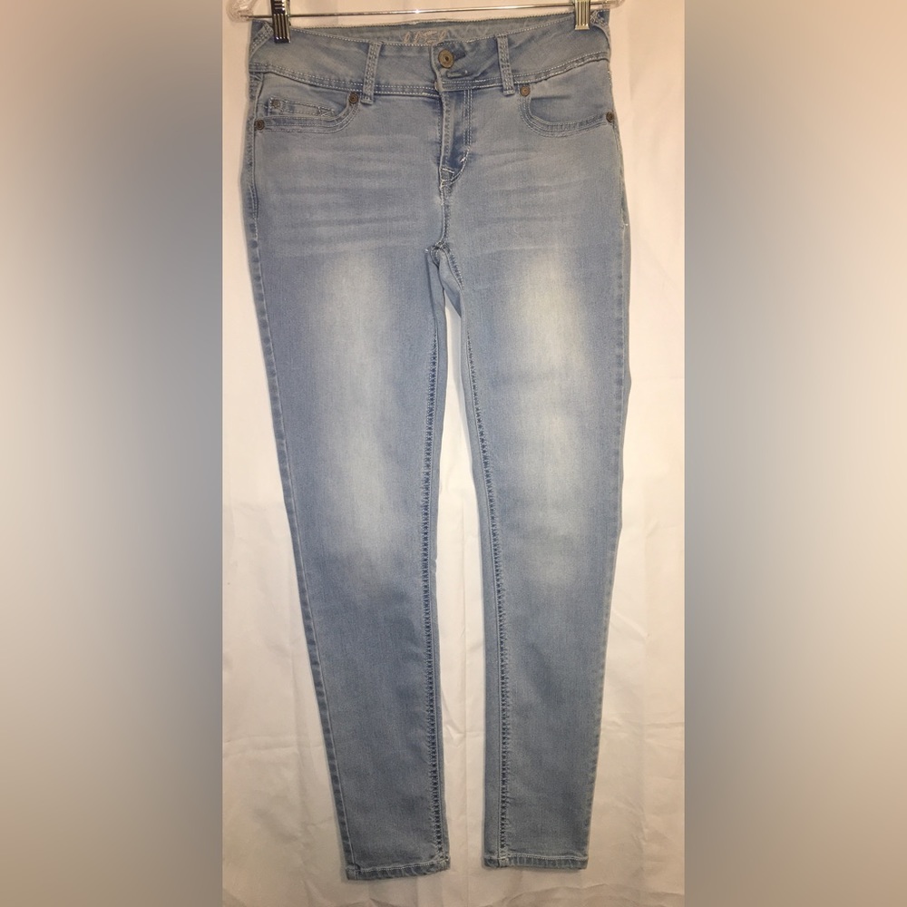 Wallflower Slim Fit Jeans